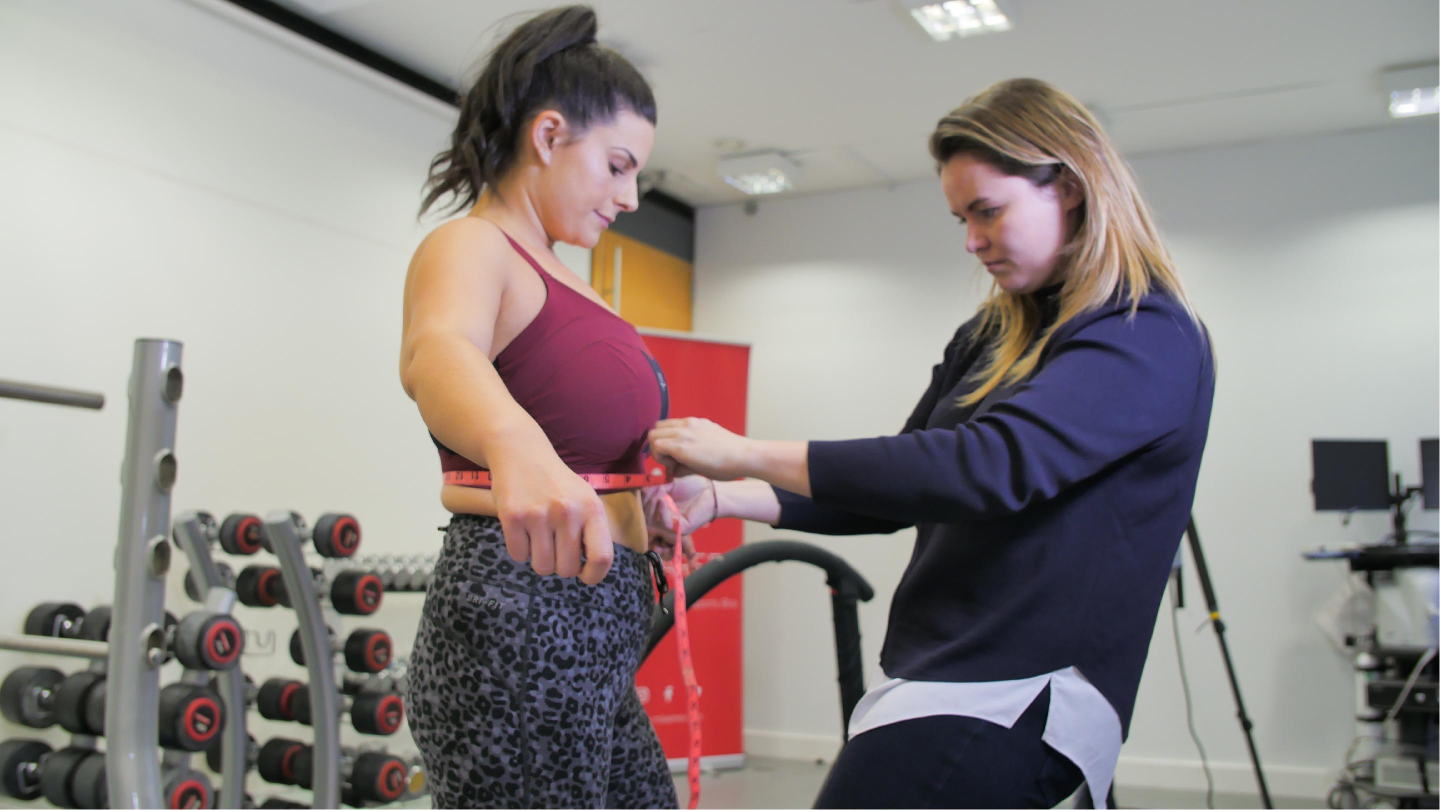 Mari Maaree sports bra measuring